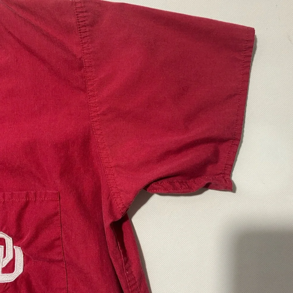 GOOD Size M Unisex Burcs Doctor / Nurse Scrub Short Sleeve Shirt Top OU Sooners